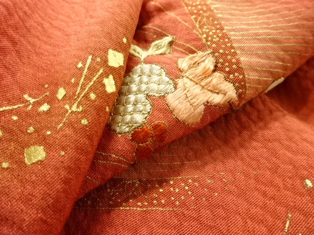  葡萄唐草模様刺繍絵羽道行コート